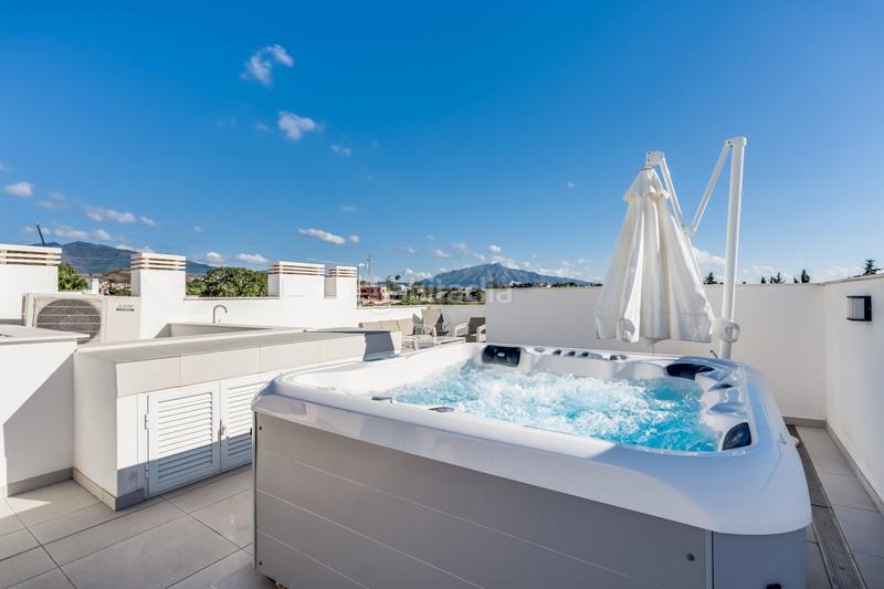 Foto 217a47e2-833e-4a94-bd52-6210a6065ebf. Reihenhaus mit parking pool in Bel - Air Estepona