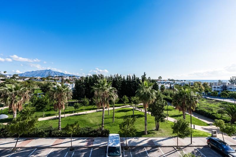 Foto 38412cc7-2410-42e1-ac02-fc1c589bbec7. Reihenhaus mit parking pool in Bel - Air Estepona