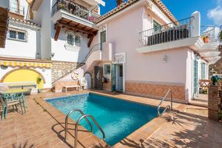 Casa adossada a Mijas Golf. Encantadora casa adosada en venta con piscina privada en puebla