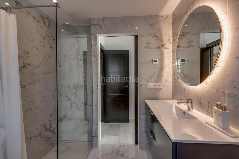 Foto 39043f8d-6899-4e19-903c-f91f4ab43ed0. Casa amb aparcament piscina a Nueva Andalucía centro Marbella