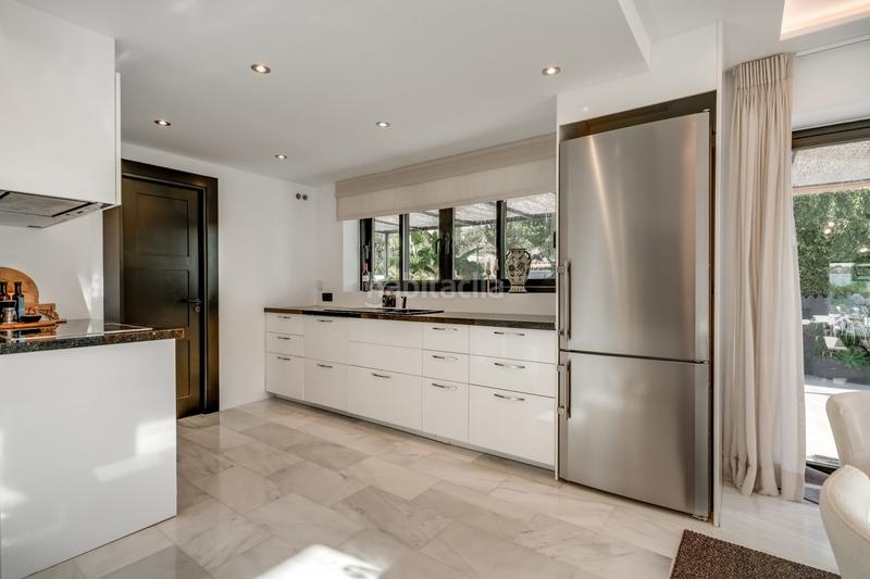 Foto 5be5b4d8-d3d8-44a2-aeea-639e5545fb76. Casa amb aparcament piscina a Nueva Andalucía centro Marbella