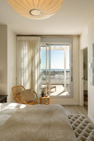 Foto 090c7caa-6b8e-4613-bf3c-ff8660f33b1c. Attique avec parking piscine dans Cancelada Estepona