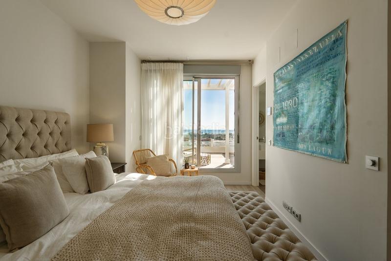 Foto 3246b990-b883-486b-8581-fd915cceec64. Attique avec parking piscine dans Cancelada Estepona