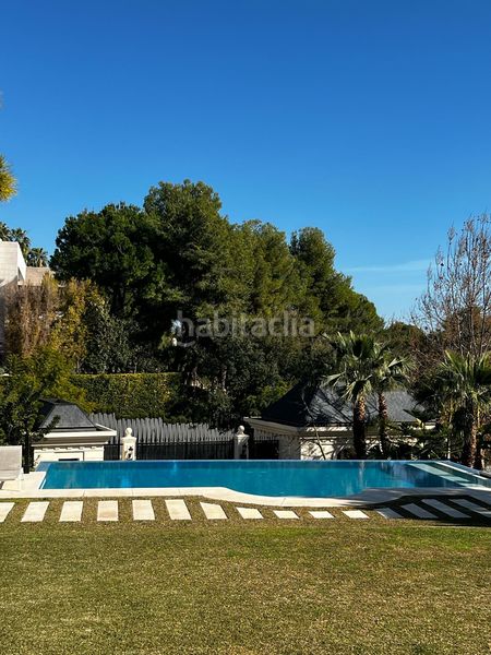 Foto 61d9d501-18f5-47d7-9f86-b2dd0d0a5263. Casa amb calefacció aparcament piscina a Sierra Blanca Marbella