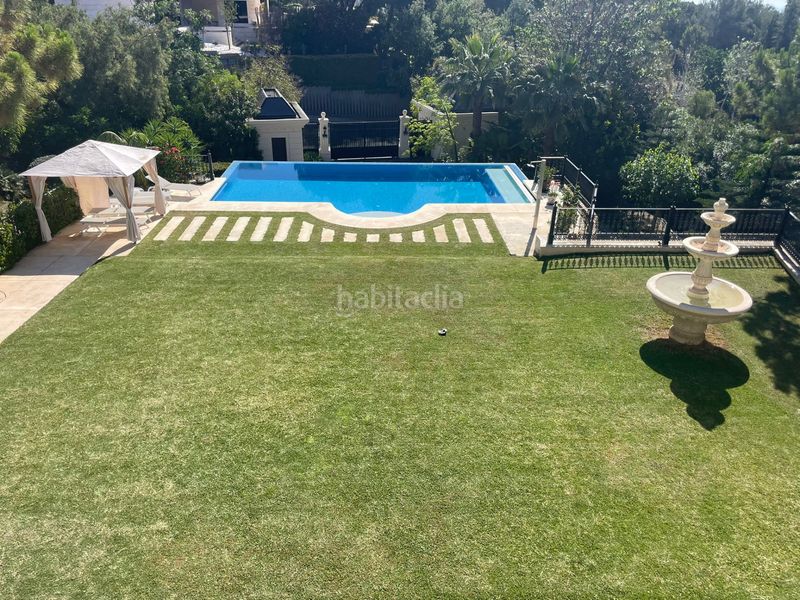 Foto 74fd41fc-960f-4dc5-92d5-f891fb4898a1. Casa amb calefacció aparcament piscina a Sierra Blanca Marbella