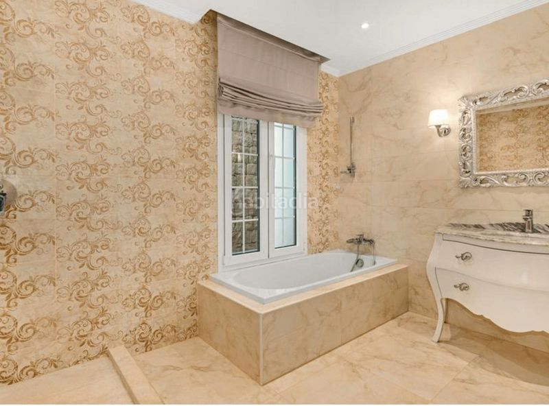 Foto b66d6655-17c5-4477-a0bc-3263b4c61297. Casa amb calefacció aparcament piscina a Sierra Blanca Marbella