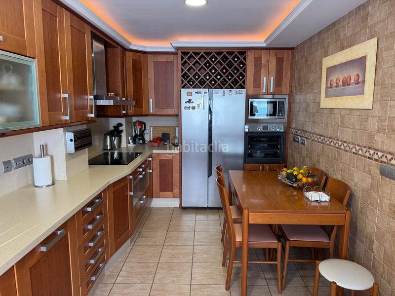 Foto 85bfaaef-61d5-451b-a537-c8886c4ed521. Attico con parcheggio piscina in Centro Estepona