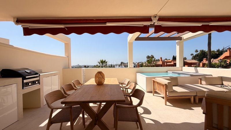 Foto f60d6b3e-3504-4874-bbd3-dc23f9f16550. Apartament amb aparcament piscina a Los Naranjos Marbella
