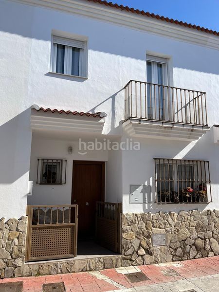 Foto 21c0cad0-c0b3-4b74-8a1a-0f53afb24592. Casa adossada amb aparcament a Casares pueblo Casares