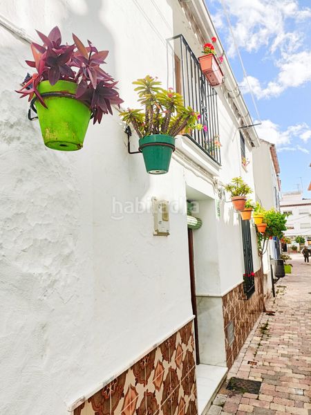 Foto ce196735-2cb5-4233-8f57-d3a5dfafbe21. Casa adossada amb aparcament a Centro Estepona
