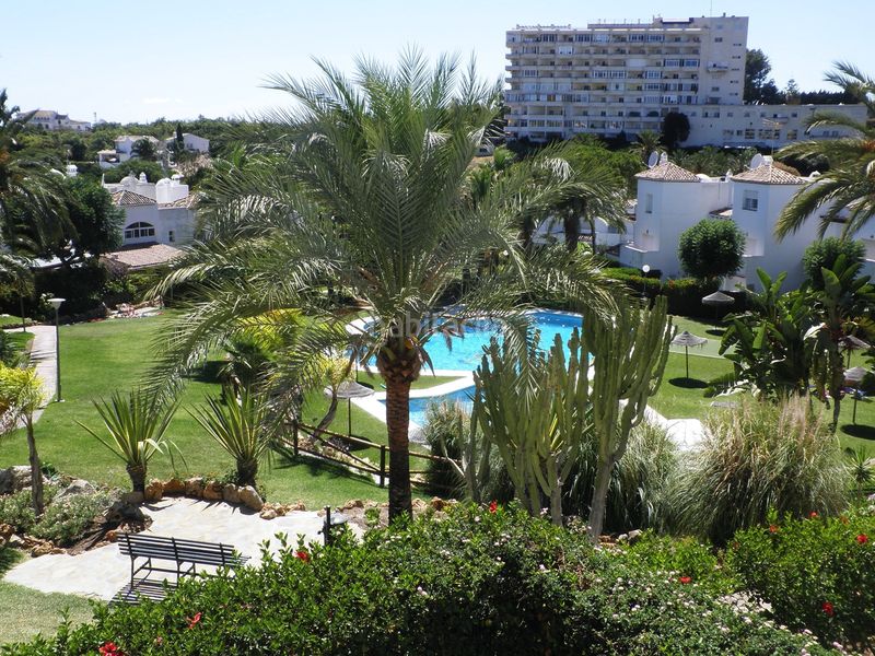 Foto 2e5be6cc-5579-4999-80df-e78cba4f3f23. Casa adossada amb piscina a Los Llanos Estepona
