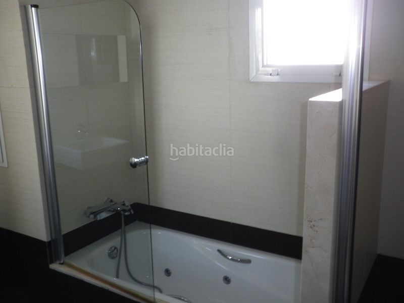 Foto 40ba438e-968a-49c7-9874-c7e72e044d77. Casa adossada amb piscina a Los Llanos Estepona