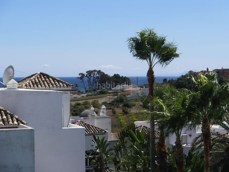 Foto 6dabefea-4241-413b-a60c-dbe8aa922b24. Casa adossada amb piscina a Los Llanos Estepona