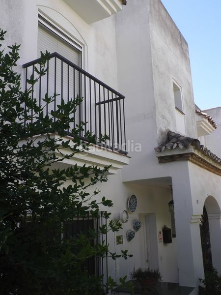 Foto 74e397c8-dc87-4946-b58e-813b045a1d65. Casa adossada amb piscina a Los Llanos Estepona