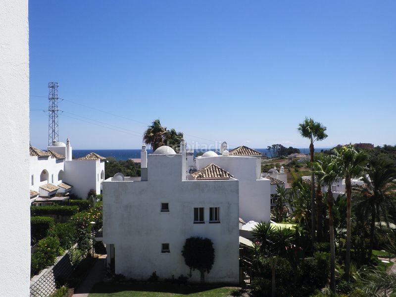 Foto aabebb88-2361-4f8c-8403-b43daa12b1ed. Casa adossada amb piscina a Los Llanos Estepona