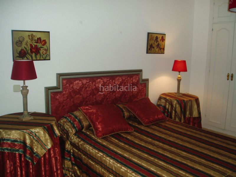 Foto b71ce373-e492-43a4-aa51-d5d38ee383a8. Casa adossada amb piscina a Los Llanos Estepona