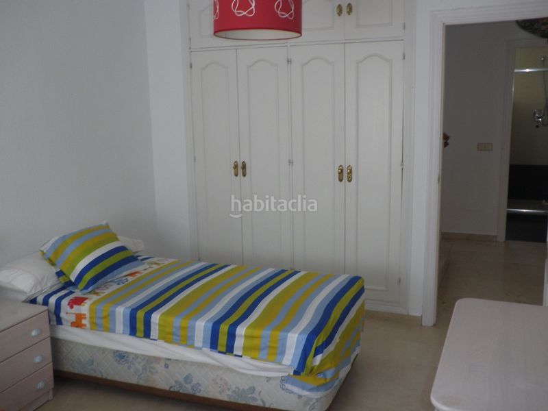 Foto ba98bc1f-9e75-452c-95b5-07bdc991db6f. Casa adossada amb piscina a Los Llanos Estepona
