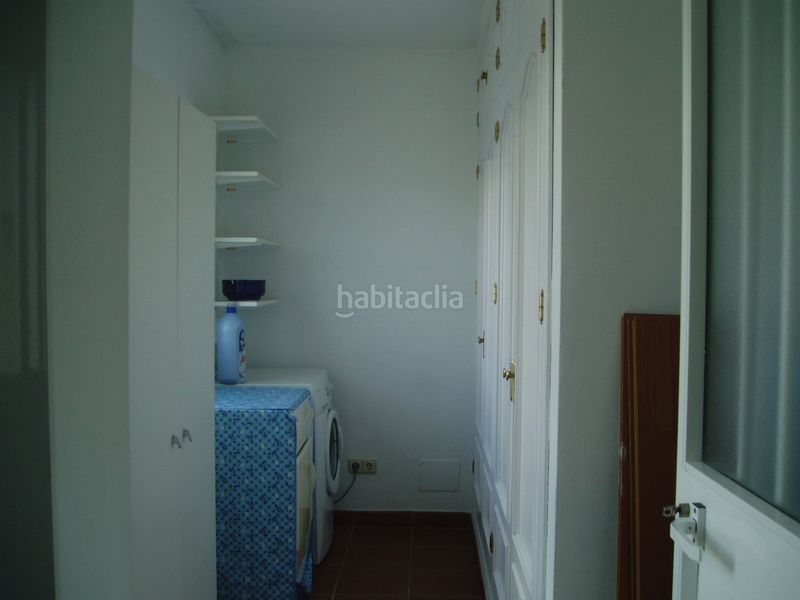 Foto cdb49dee-8e9c-4671-beb2-be9b683f5481. Casa adossada amb piscina a Los Llanos Estepona