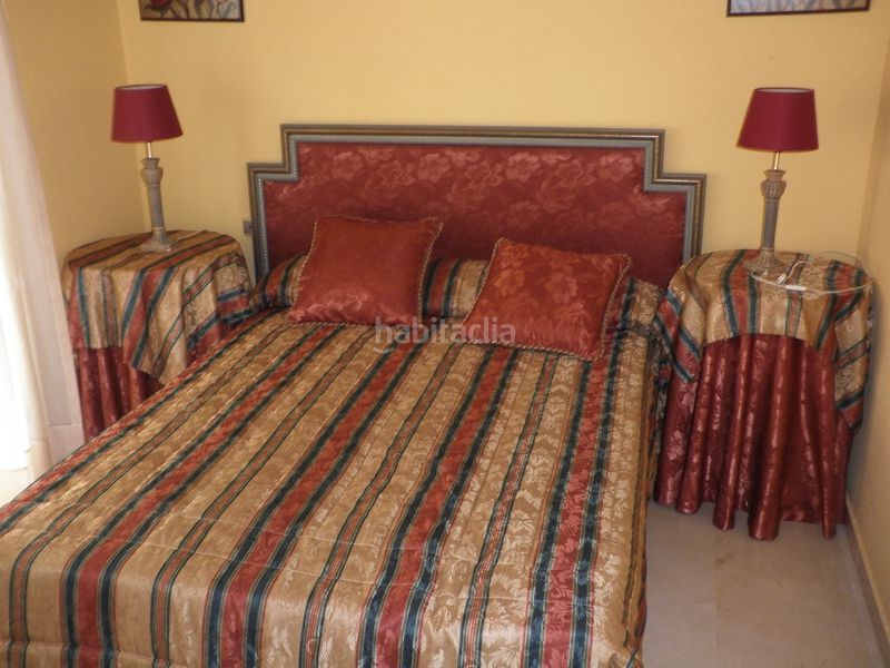 Foto dd85a32e-7560-47cd-a4e9-d43255f3fbd6. Casa adossada amb piscina a Los Llanos Estepona