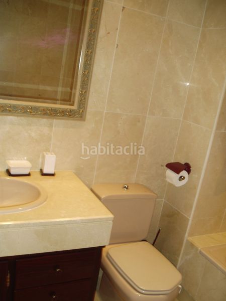 Foto de15a162-8363-4a5a-bd6c-94041012d2e0. Casa adossada amb piscina a Los Llanos Estepona