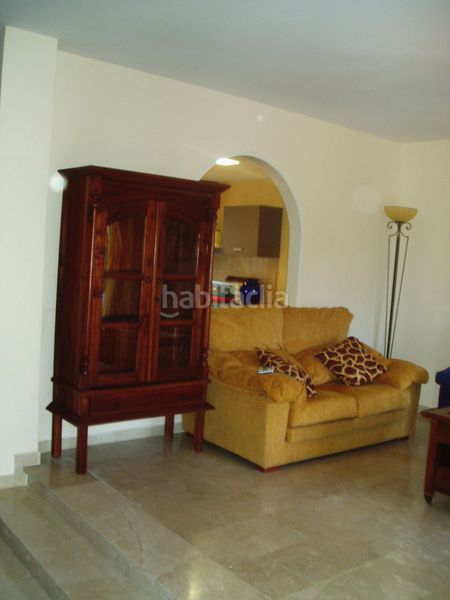 Foto f46ff81b-4b29-494a-9ed8-51137d15ed13. Casa adossada amb piscina a Los Llanos Estepona