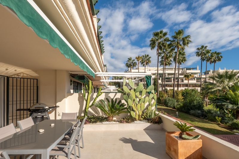 Foto 63a56329-86b4-43ea-9894-5fd32d2078db. Apartament amb aparcament piscina a Nueva Andalucía centro Marbella