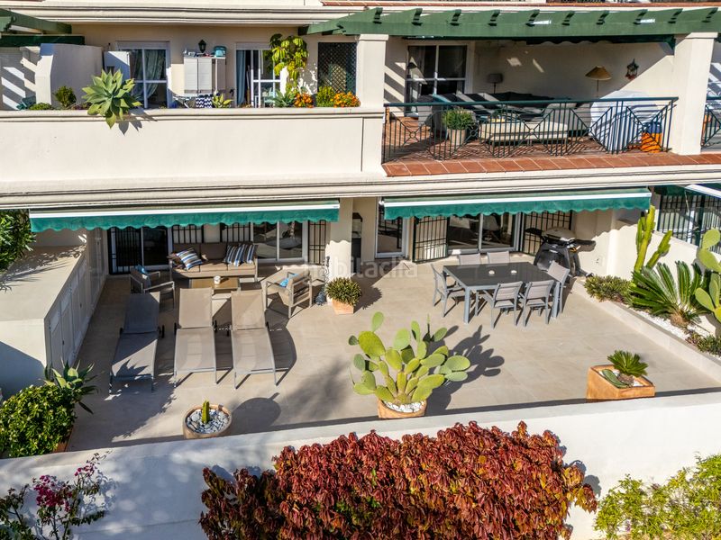 Foto 92239d19-0fb9-4d9b-bad1-9c78cf6b3127. Apartament amb aparcament piscina a Nueva Andalucía centro Marbella