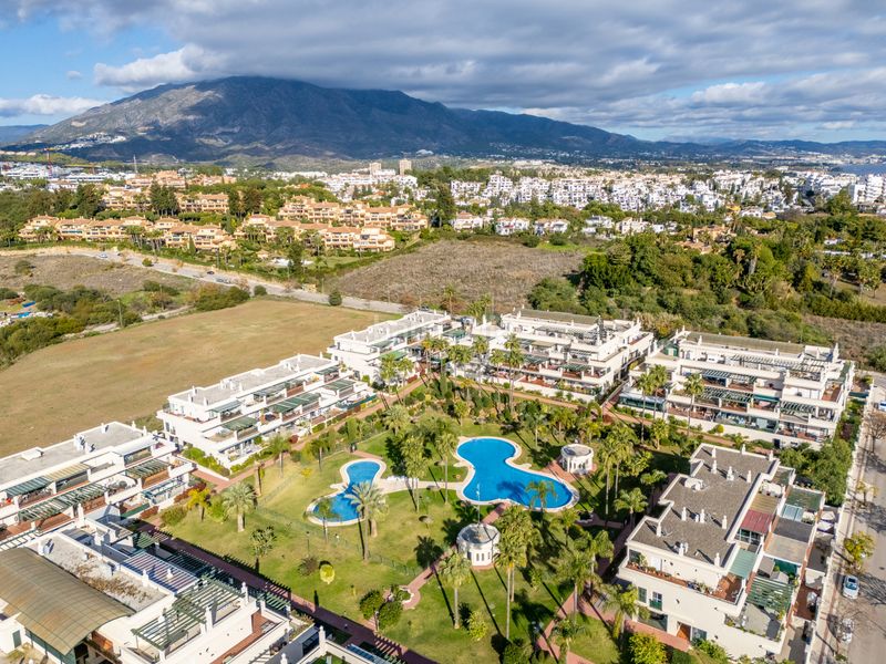 Foto fc5b1d48-a523-4643-8add-710b26717edc. Apartament amb aparcament piscina a Nueva Andalucía centro Marbella