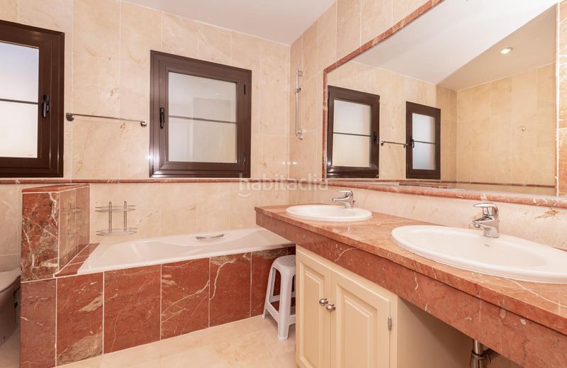 Foto dfd3cb78-95ca-4d23-9290-e9082ce0b672. Apartament amb aparcament piscina a Centro Estepona