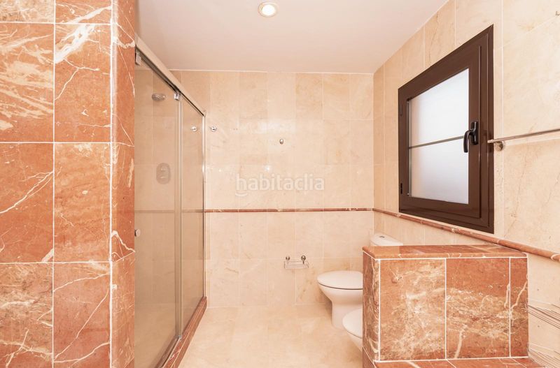 Foto fd79bc30-ccbf-4e75-9d48-1f58945de9a2. Apartament amb aparcament piscina a Centro Estepona