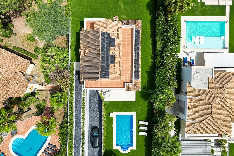 Foto 1ac1159f-28d3-4f79-a5aa-2eff0bba792d. Casa amb aparcament piscina a Los Naranjos Marbella