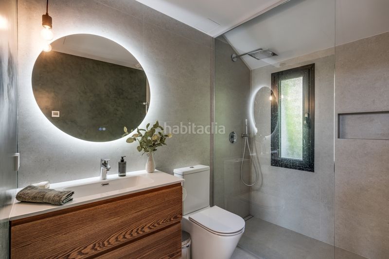 Foto bffddbac-ffc7-4fdd-ad7a-fa22c9202ff5. Casa amb aparcament piscina a Los Naranjos Marbella