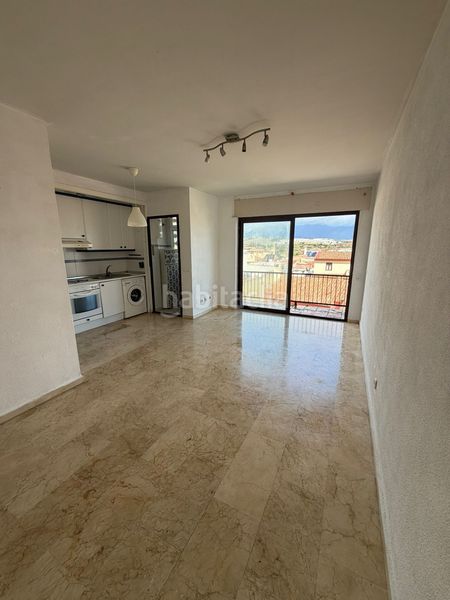 Foto 472fc7c9-ce74-4dc6-9f61-d7e868d41c98. Estudio  luminoso en pleno centro de sabinillas en Manilva