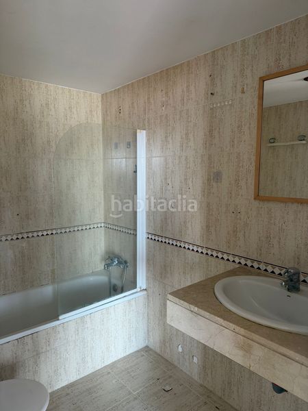 Foto 5dead54c-3655-4ae7-86bf-dfc082a13387. Estudio  luminoso en pleno centro de sabinillas en Manilva