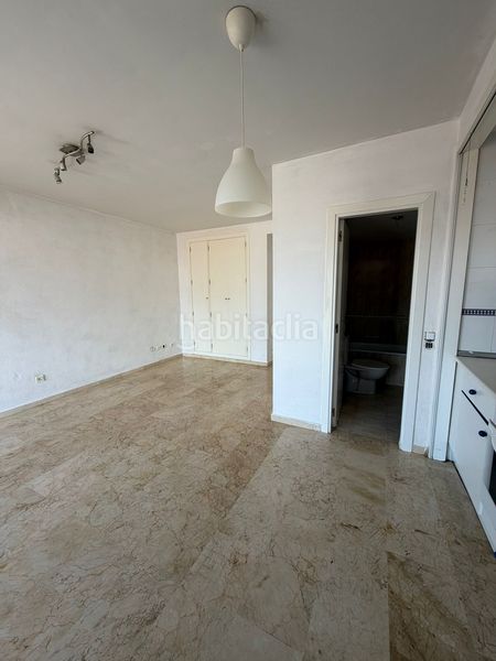 Foto 784201ac-83b7-40bc-8cd8-46762acbb094. Estudio  luminoso en pleno centro de sabinillas en Manilva