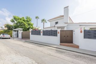 Casa in Nueva Alcántara. Chalet independiente en venta san pedro de alcántara