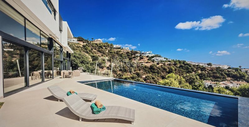 Foto 5a079b4f-d76c-4f2b-ae23-dfc746fe4a7a. Casa amb aparcament piscina a Casco Antiguo Marbella