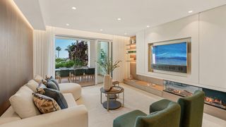 Apartment in El Velerín. Apartamento de lujo en planta baja con jardín tropical y vistas