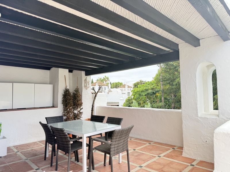 Foto 5cd3b91a-f5ed-4348-ba59-4b3888841d25. Àtic amb calefacció aparcament piscina a Guadalmina Baja Marbella