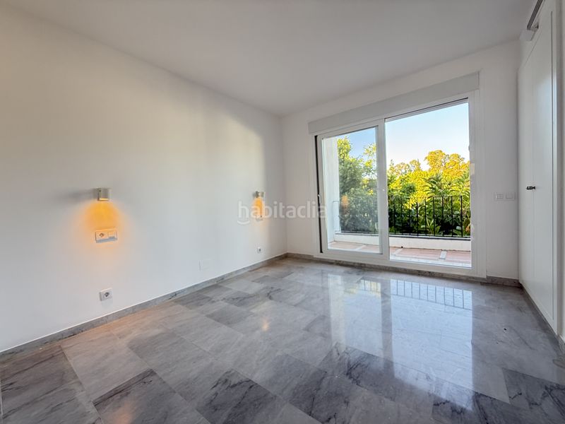 Foto c6b9f3eb-3a52-47c4-a42d-0262903dc022. Àtic amb calefacció aparcament piscina a Guadalmina Baja Marbella