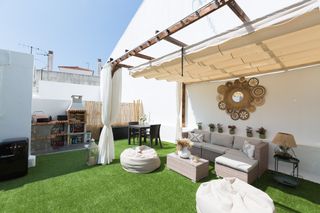 Apartamento en San Pedro de Alcántara Pueblo. Dúplex de 2 dormitorios, recientemente renovado en el centro de