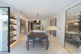 Dachwohnung in Puerto Banús. Dúplex totalmente reformado en segunda línea de playa en puerto