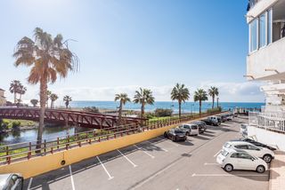 Appartement à San Pedro de Alcántara Pueblo. Apartamento en primera línea de playa en venta.