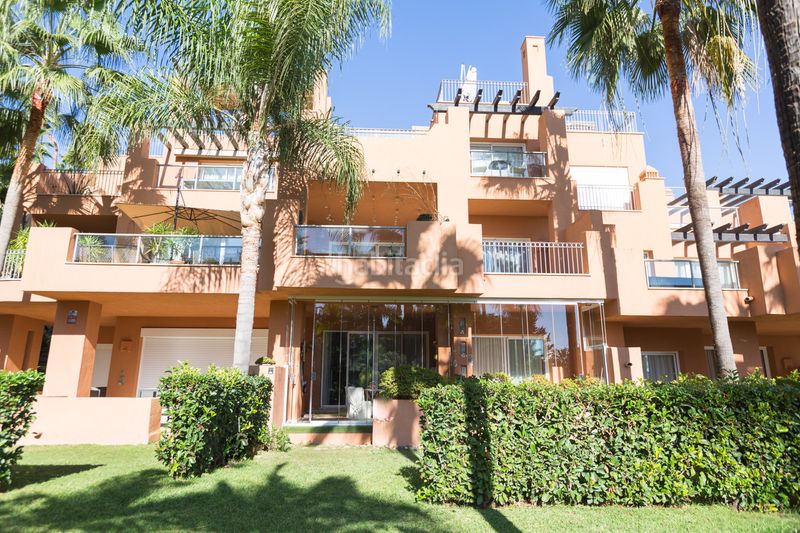 Foto 005158a5-70e1-4b22-a3c3-8fd586b13cd9. Planta baixa amb aparcament piscina a Los Naranjos Marbella