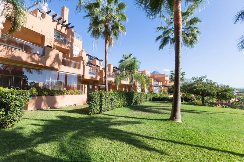 Foto acc31a7a-bb13-4f9d-a6c5-ae8df57f7f39. Planta baixa amb aparcament piscina a Los Naranjos Marbella
