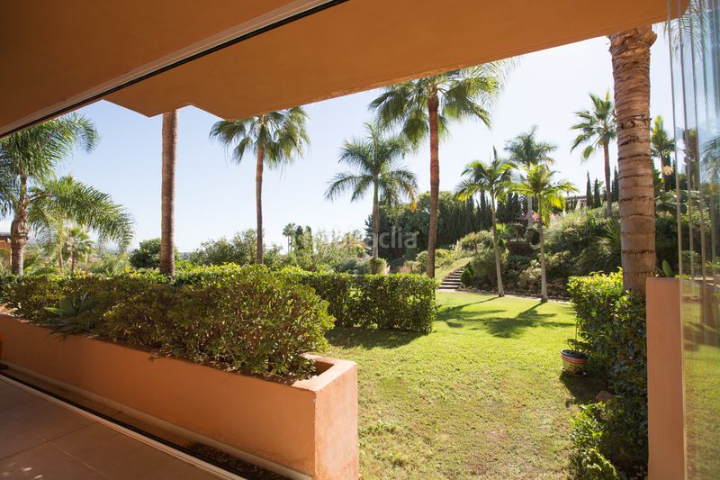 Foto ce9f6185-bc49-4b2c-bb23-48dd38bc9593. Planta baixa amb aparcament piscina a Los Naranjos Marbella