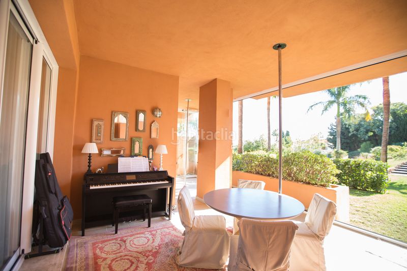 Foto e7ccca46-8880-4469-9f5b-752e6c451a6a. Planta baixa amb aparcament piscina a Los Naranjos Marbella