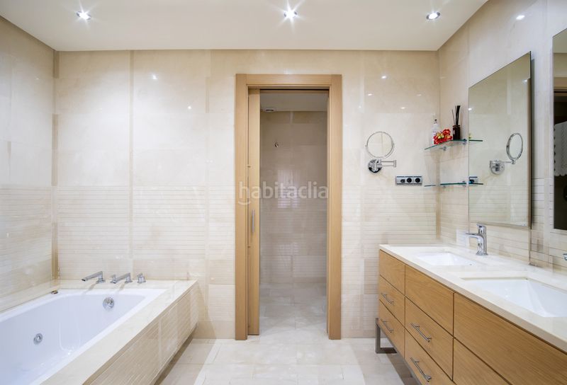 Foto 0645462e-8f92-40e2-8fc3-cf90a640749a. Apartament amb aparcament piscina a Sierra Blanca Marbella
