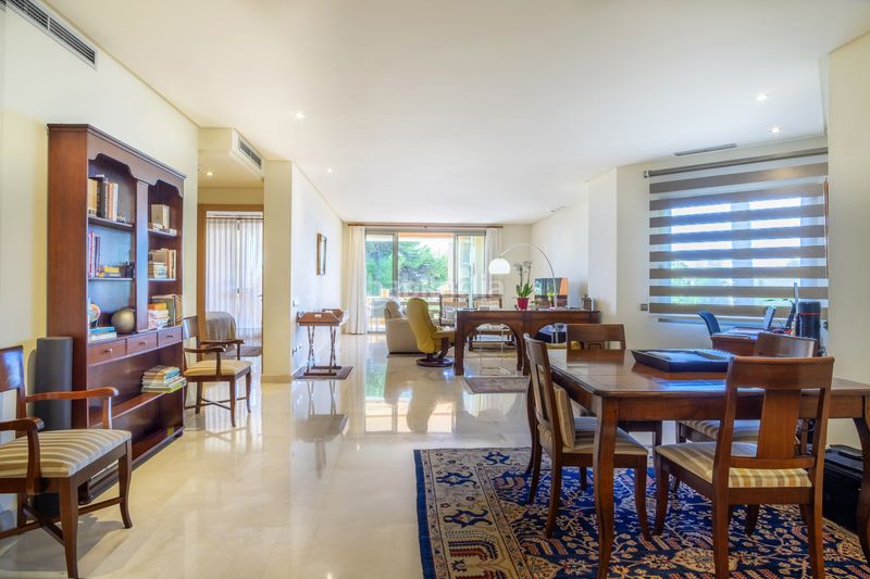 Foto a0526b00-3179-4ea6-8d6d-23db29dd1ba9. Apartament amb aparcament piscina a Sierra Blanca Marbella