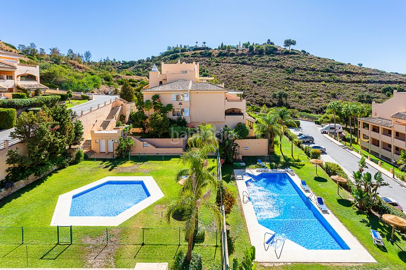 Foto 30fa6ef9-537c-4d79-9ec1-4263e45bf9cc. Àtic amb aparcament piscina a Elviria Marbella